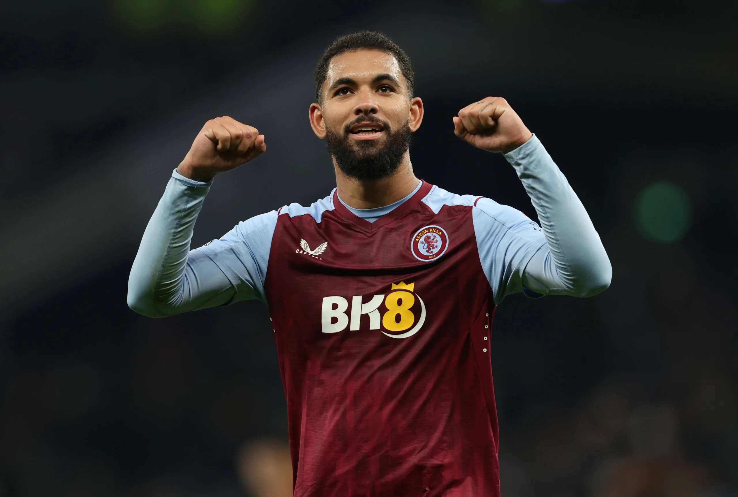 Contratação de Douglas Luiz é defendida por ídolos da Premier League