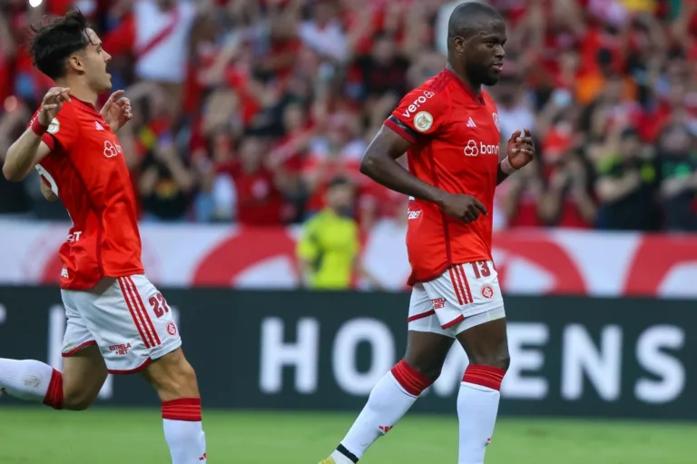 Com gol de pênalti de Enner Valencia, Internacional bate Red Bull Bragantino