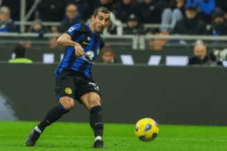 Foto de Henrikh Mkhitaryan jogando pela Inter de Milão para ilustrar o jogador armênio que deve receber proposta forte dos Nerazzurri por renovação de vínculo