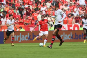 Internacional observa jogador do Flamengo, segundo Lucas Collar: “Elogiado nos bastidores”