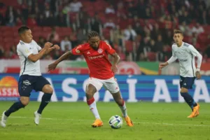 Cruzeiro e Inter fazem jogo de desesperados no Brasileirão Série A; saiba onde assistir ao vivo