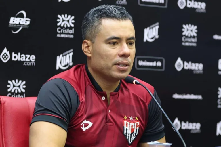 Após acesso, Jair Ventura explica escolha por treinar Atlético-GO na Série B
