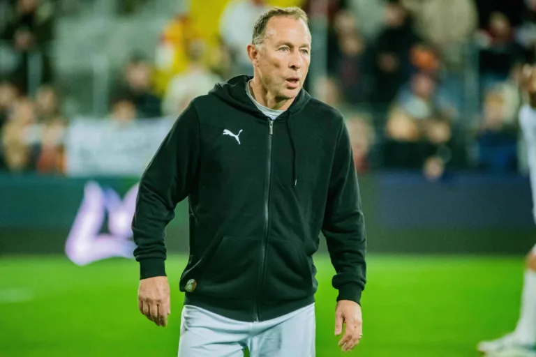 Olympique de Marselha anuncia substituto de Jean-Pierre Papin, que agora será técnico