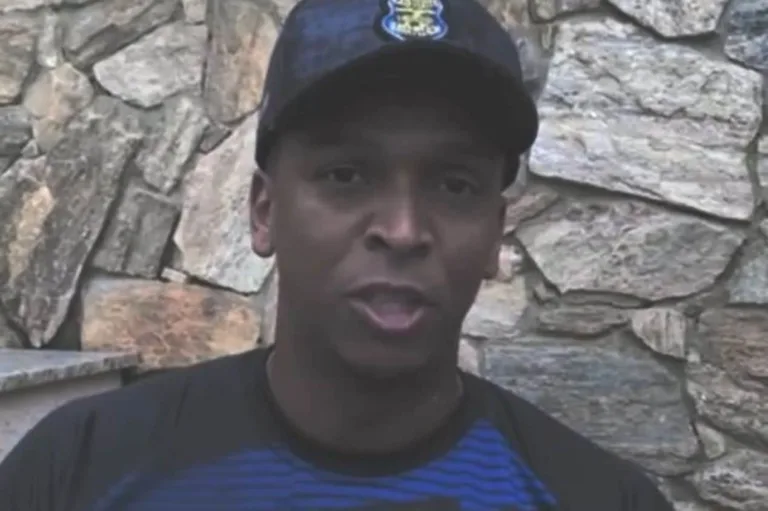 Jô, ex-Corinthians, é anunciado por time de várzea