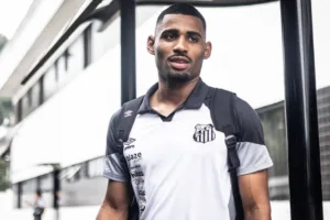 Herói improvável com golaço em virada contra o Flamengo, Joaquim exalta torcida do Santos