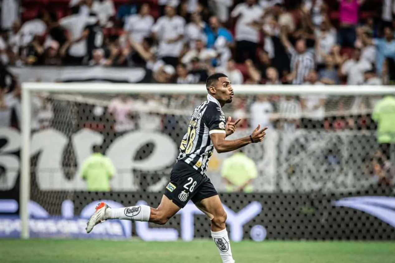 Joaquim comemora vitória do Santos e projeta reta final do Brasileirão: “cada jogo vai ser uma guerra”