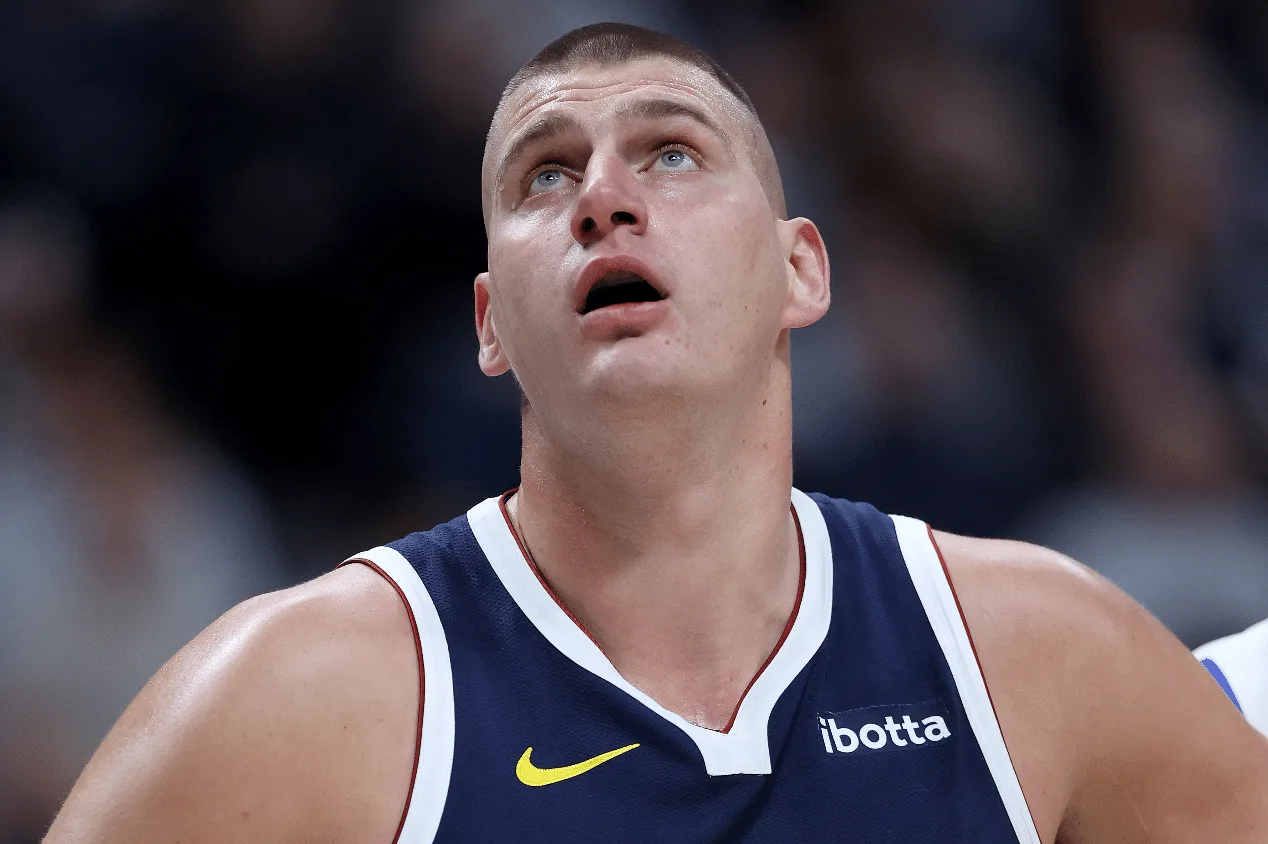Jokic perde a linha e é expulso no primeiro tempo de Nuggets x Pistons na NBA; veja