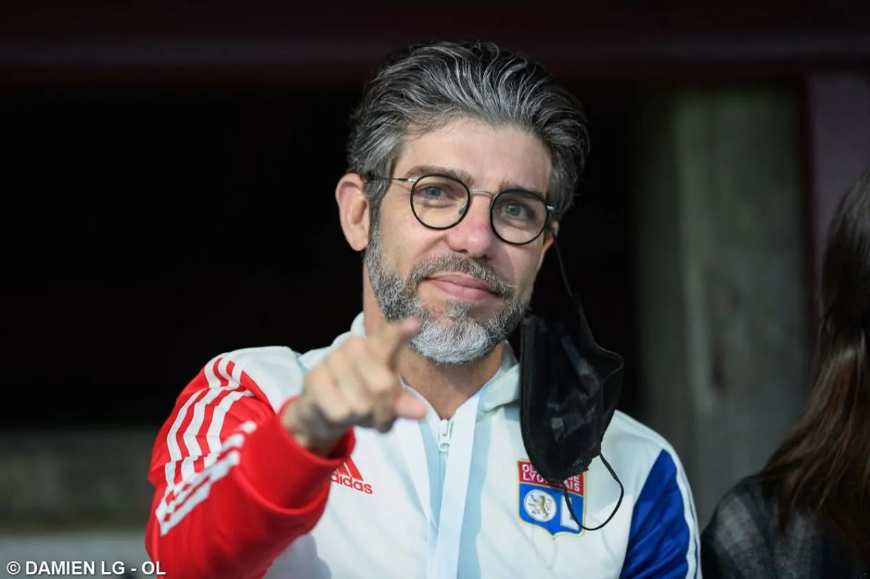 Juninho Pernambucano aceita cargo oferecido por Textor, dono do Botafogo