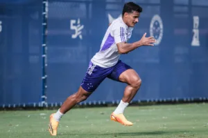 Cruzeiro: recuperado de lesão, lateral volta aos treinos
