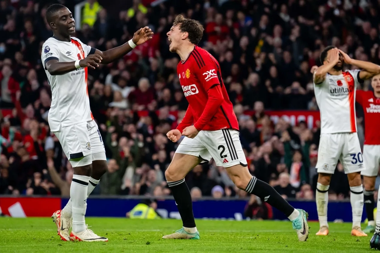 Manchester United vence Luton Town e “respira” na Premier League