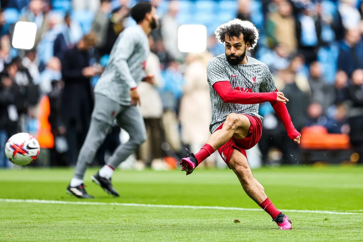 Após lesão, Salah retorna aos treinamentos no Liverpool