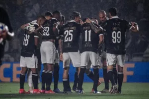 Fugindo do Z4, Vasco tem folha salarial mais cara que o Fluminense, campeão da Libertadores