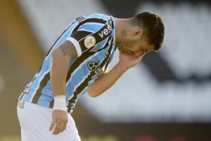 Suárez pode ter despedida antecipada no Grêmio; entenda
