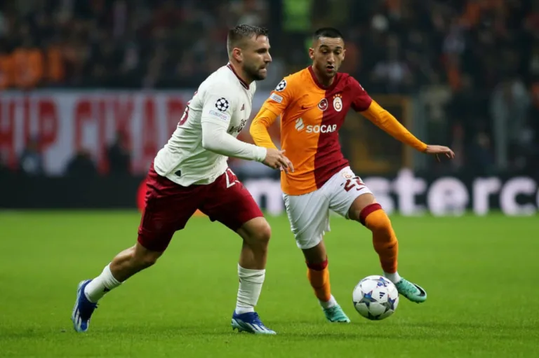 Manchester United empata com Galatasaray e segue em último na Champions League
