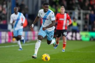 Marc Guéhi em ação pelo Crystal Palace
