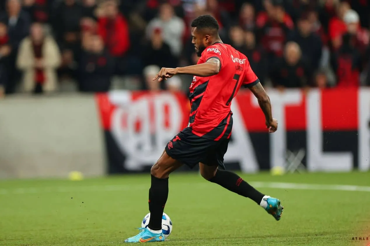 Athletico Paranaense rescinde contrato de Marcelo Cirino