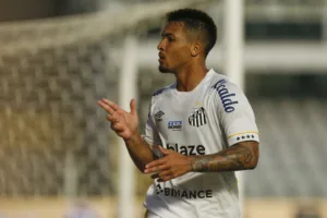 Marcos Leonardo se manifesta sobre sair do Santos em 2024