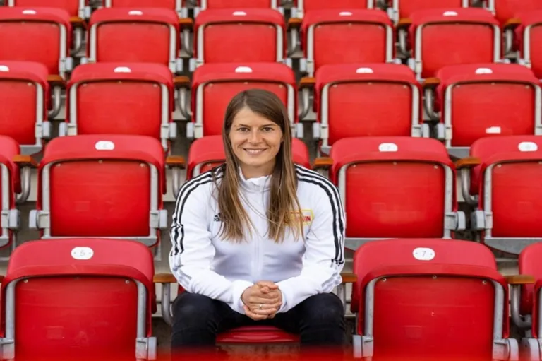 Marie-Louise Eta pode ser a primeira mulher na comissão técnica de um clube da Bundesliga