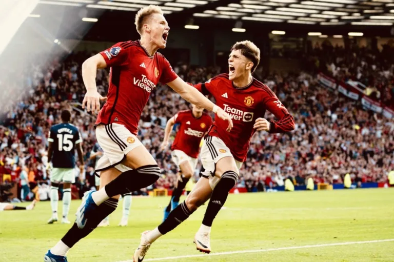 Ten Hag exalta McTominay, volante artilheiro do Manchester United
