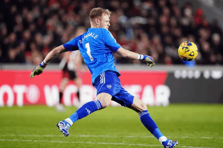Mercado da bola: Arsenal não vai renovar com Aaron Ramsdale; goleiro procura novo clube