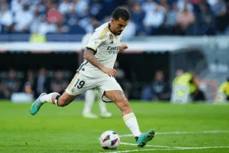 Foto de Dani Ceballos jogando pelo Real Madrid para ilustrar o meia espanhol que pode sair do clube merengue na próxima janela de transferências do mercado da bola