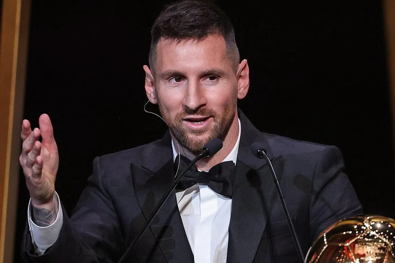 Mbappé vê ‘justiça’ em Messi ganhar o prêmio Bola de Ouro: “Tinha de o ganhar”