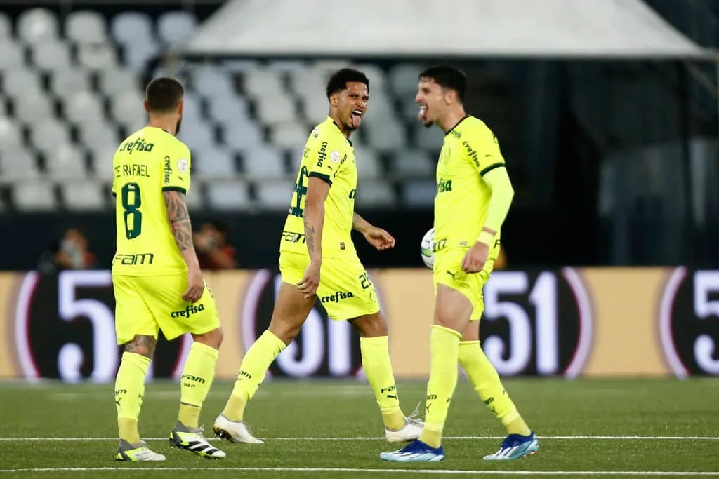 Em 20 dias, Palmeiras vê diferença de 14 pontos para o Botafogo sumir no Brasileirão