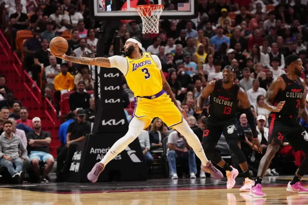 NBA: Anthony Davis minimiza dores no quadril e se diz à disposição contra os Rockets