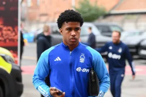 Chelsea confirma empréstimo de Andrey Santos a time francês