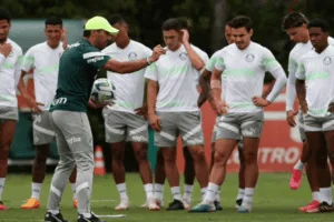 Veja a provável escalação do Palmeiras hoje contra o Fortaleza