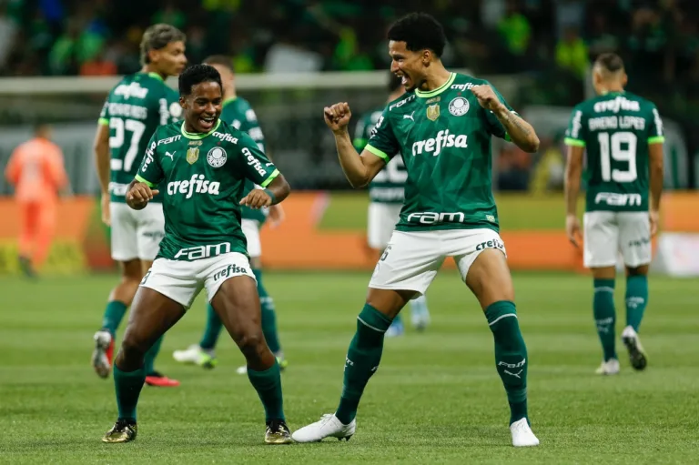 Palmeiras goleia o América-MG e pode ser campeão do Brasileirão no domingo