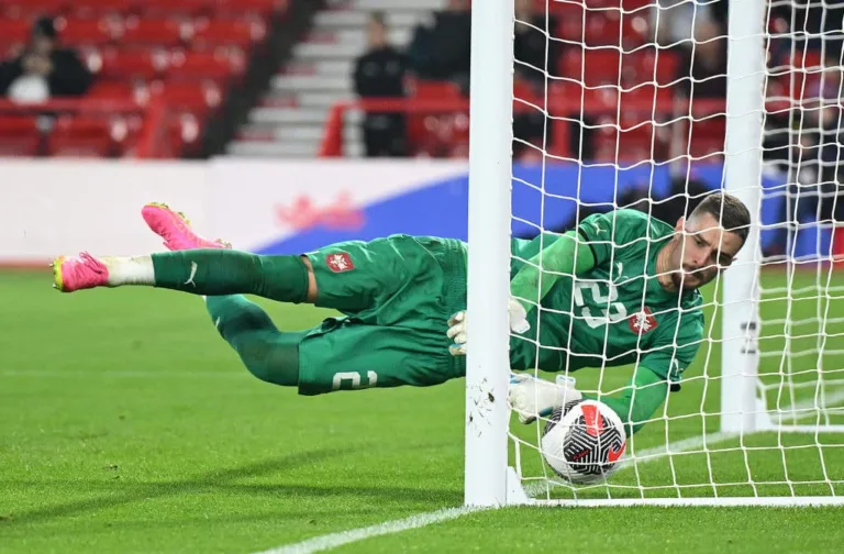 Bola fora ou dentro? Entenda o conceito de paralaxe no futebol 