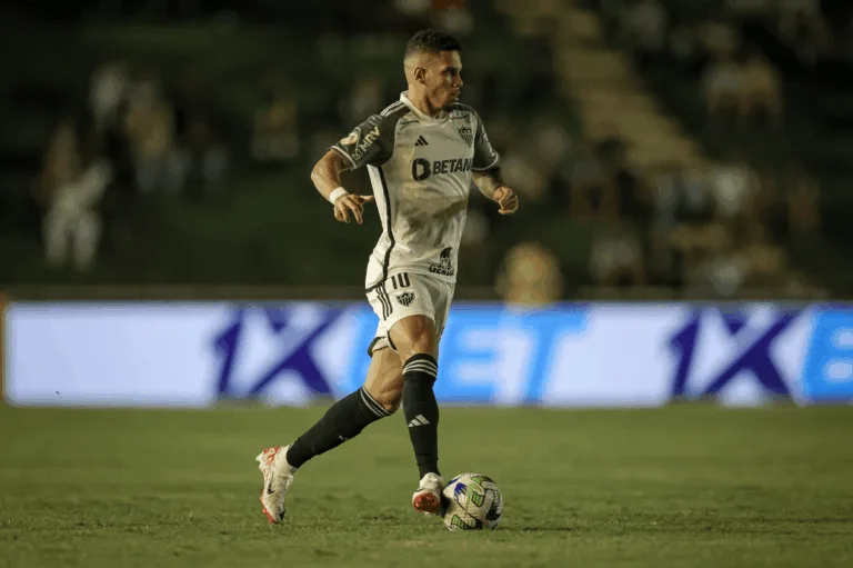 Paulinho ‘dispara’ no segundo turno do Atlético Mineiro para alcançar Tiquinho no Brasileirão
