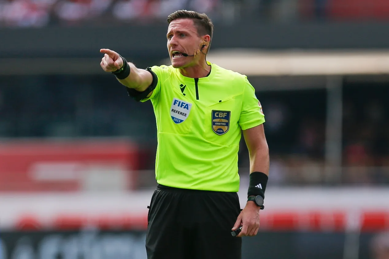 Salvio Spinola critica escala de árbitro para Flamengo x Atlético-MG