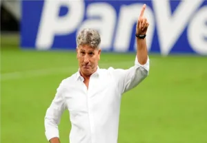 Renato Gaúcho lamenta chances perdidas pelo Grêmio em derrota: “futebol é bola na rede”