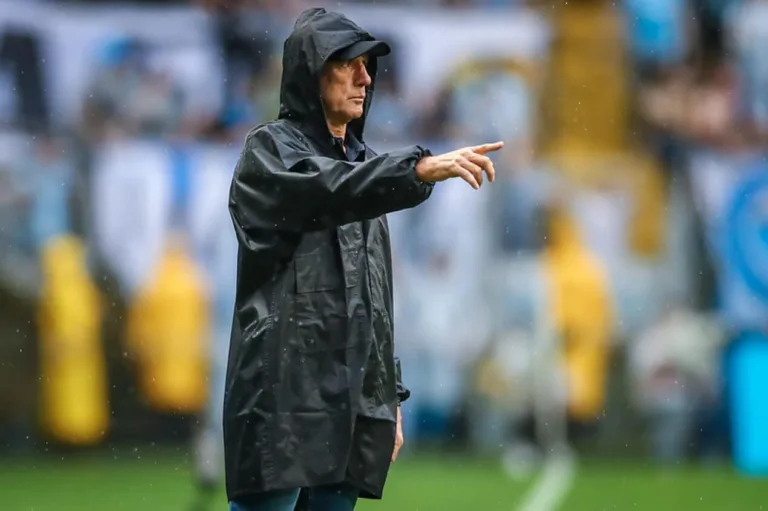 Até quando vai o contrato do técnico Renato Gaúcho com o Grêmio? 