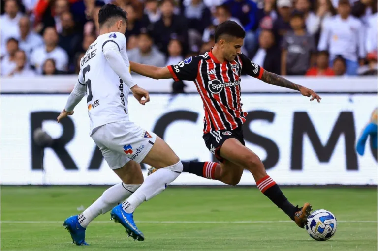 São Paulo: lesão de Nestor abre espaço para venda de outros atletas