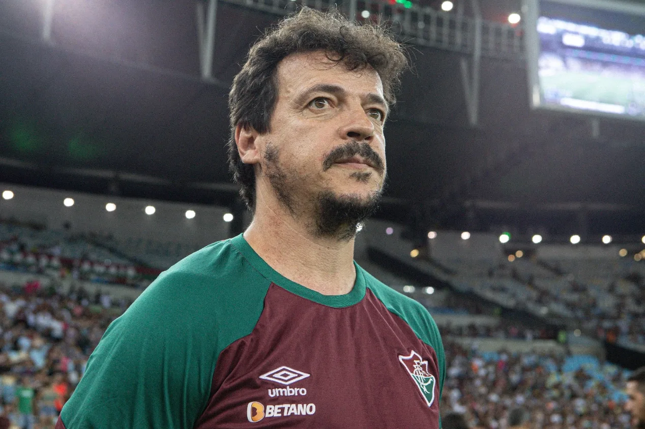 Roger Flores explica o que falta a Diniz na seleção em comparação com Fluminense: “Isso ele não tem”
