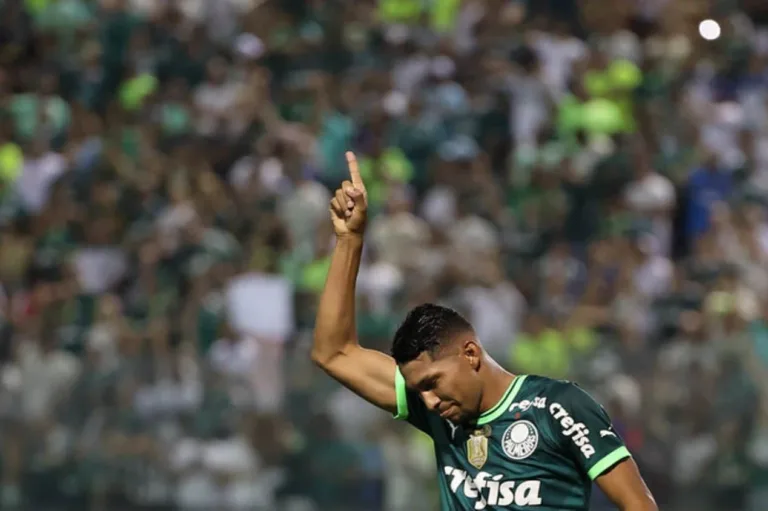 Palmeiras: Rony quebra jejum de gols e faz discurso emocionado