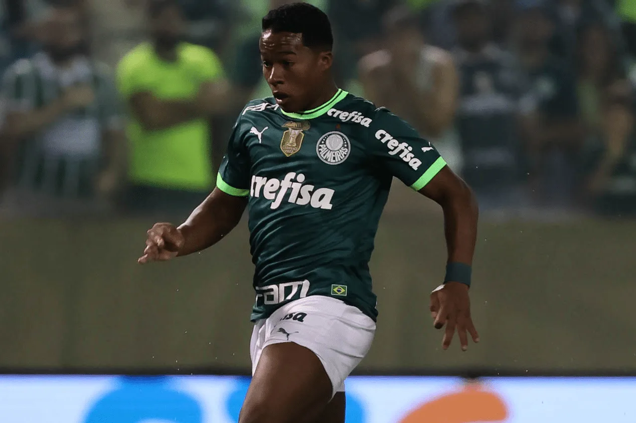 Sálvio Spínola dispara sobre lance de Endrick em jogo do Palmeiras contra Athletico: “Cartão vermelho”
