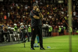 Foto de Enderson Moreira em partida do Sport no Brasileirão Série B para ilustrar o técnico do Leão da Ilha que colocou um acesso à primeira divisão, a Série A, como um título da Segundona