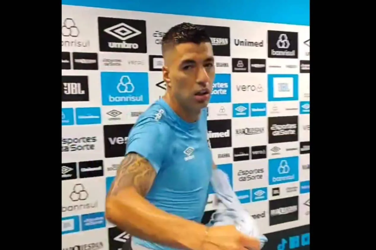Suárez surpreende jornalista com reação nos bastidores da Arena do Grêmio