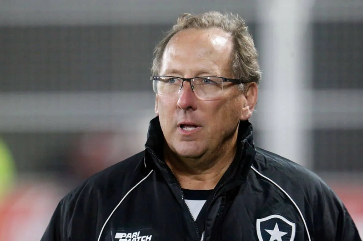 Textor sinaliza interesse em titular do Flamengo e torcedores reagem: “Pode levar”