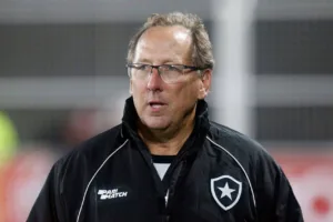 Procuradoria do STJD quer ‘rever’ punição de Textor por ações em Botafogo x Palmeiras