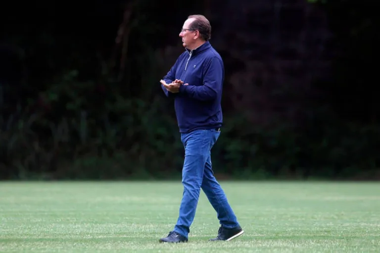 Organizada do Botafogo pede afastamento de quatro titulares; John Textor dispara