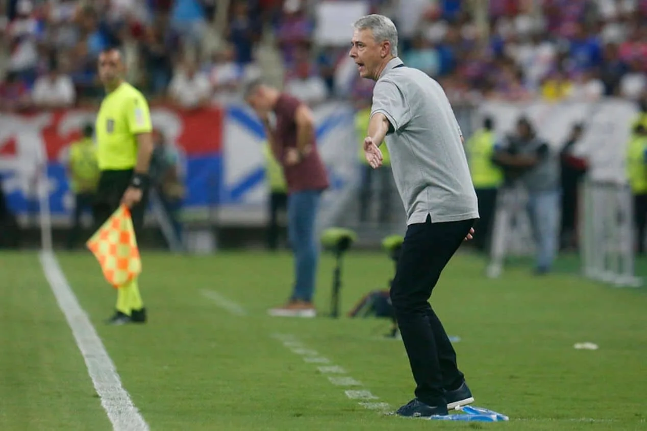 Após tropeço, Tiago Nunes segue acreditando em título do Botafogo no Brasileirão
