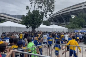 Torcedores do Boca Juniors tentam invadir Maracanã antes da final da Libertadores