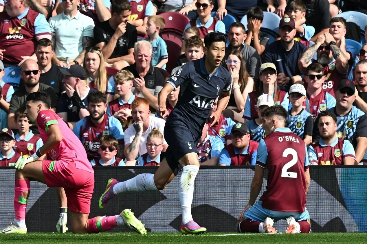 Son tranquiliza torcedores do Tottenham após ir ao chão em jogo pela Coreia do Sul