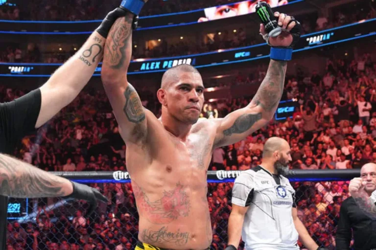 UFC 295: Alex Poatan nocauteia Jiri Prochazka e conquista título meio-pesado