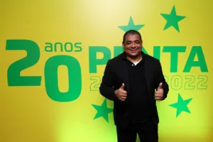 Vampeta se rende a técnico do Brasileirão: “Se não for campeão, cumpre o discurso”